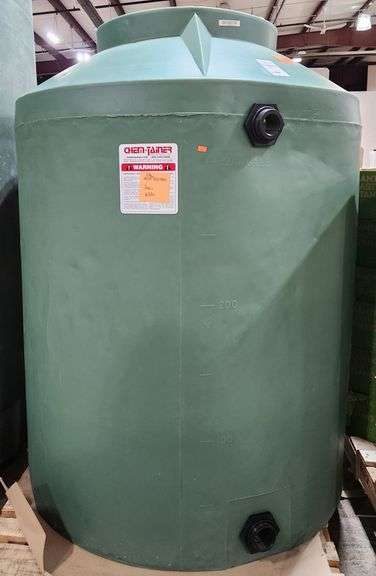 300 Gal. Green Vertical Water Storage Tank