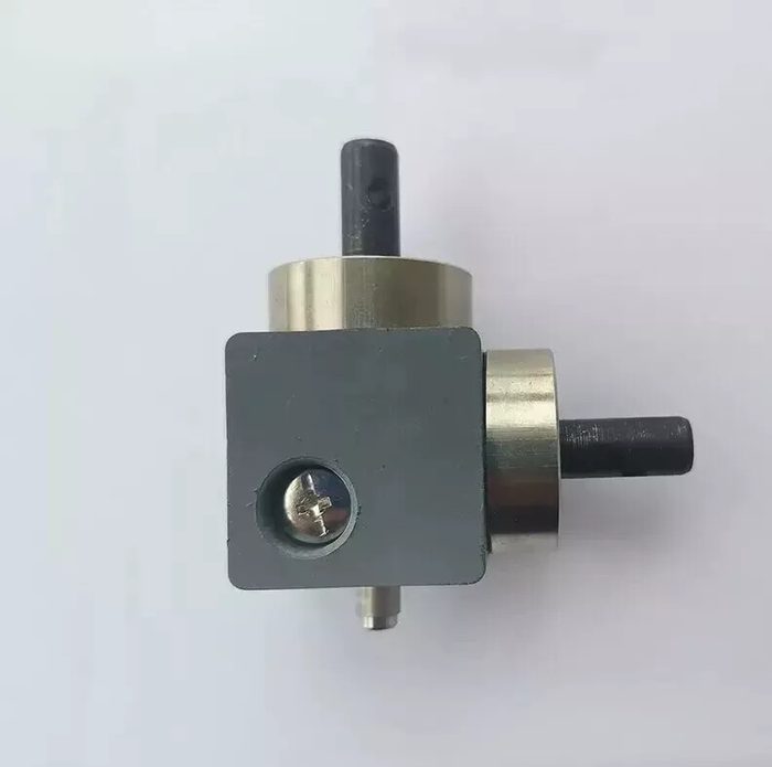 Right Angle Bevel Gearbox, 1:1 Ratio, Reversing, Two Shafts