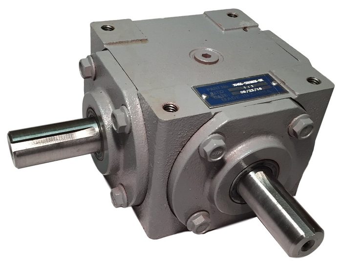 Right Angle Bevel Gearbox, 40 HP, 1:1 Ratio, 2 Keyed Shafts