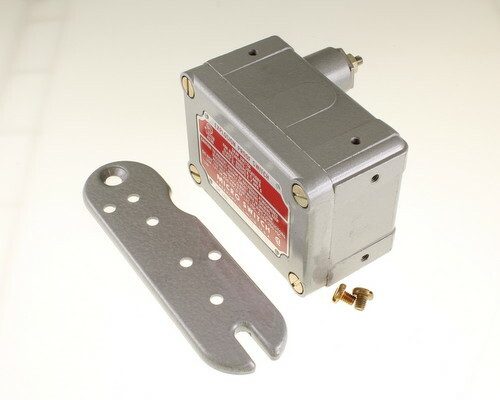 Limit Switch N.O./N.C. DPDT Side Rotary with Roller Lever Wire Lead 0.3A 250VDC Rotary Screw Mount