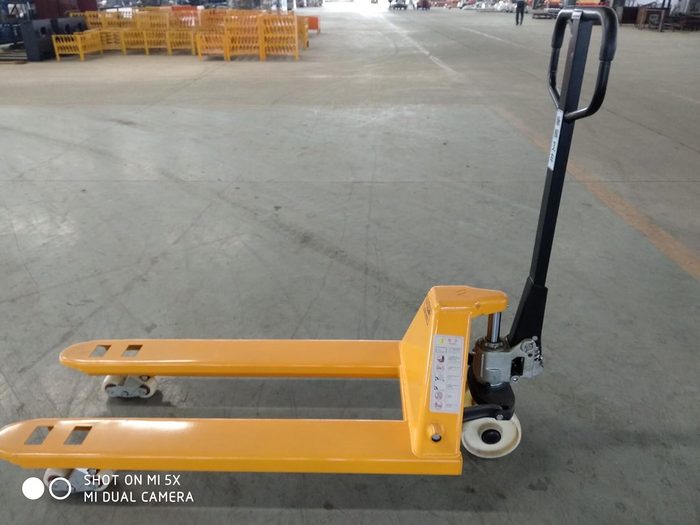 Manual Pallet Jack 27x48. Capacity - 5,500 Lbs. Hand Pallet Truck Nylon Wheel
