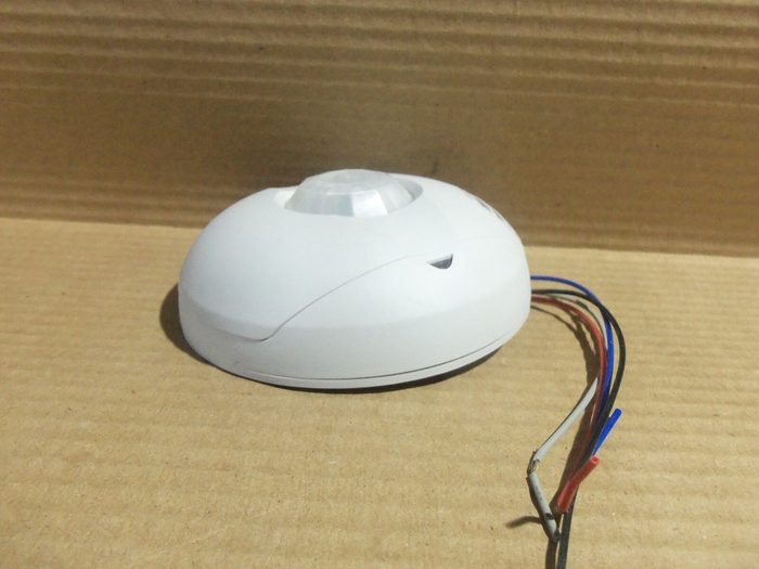 180° Coverage 18-24 VAC/VDC 40 kHz Ceiling Mount Ultrasonic Technology Occupancy Sensor